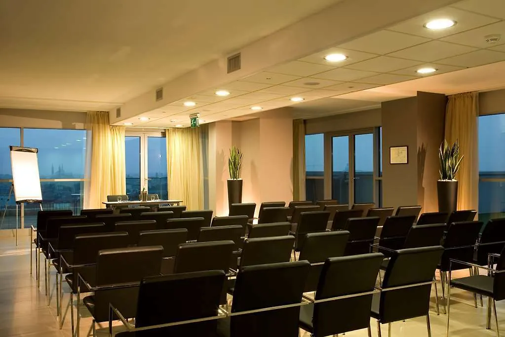 **** Hotel Savhotel Mantegna Padova Itálie